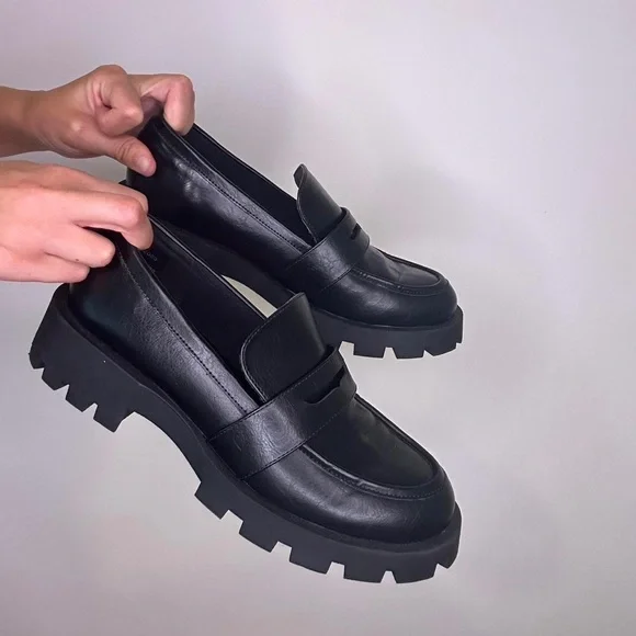 NWOT Abercrombie & Fitch Pamela chunky platform loafers in black Size 8.5 - Picture 2 of 13